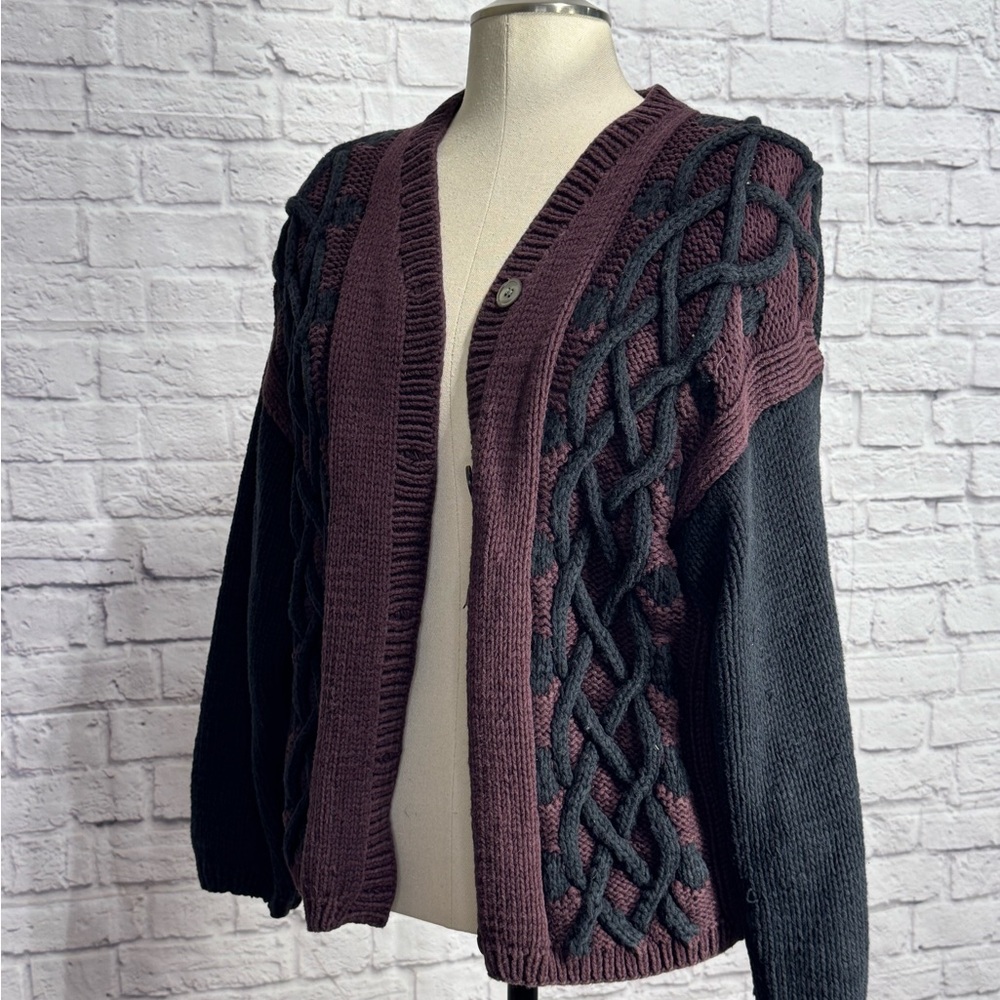 KIKIT Maurice Sassoon Women's Black and Plum Cable Knit Sweater